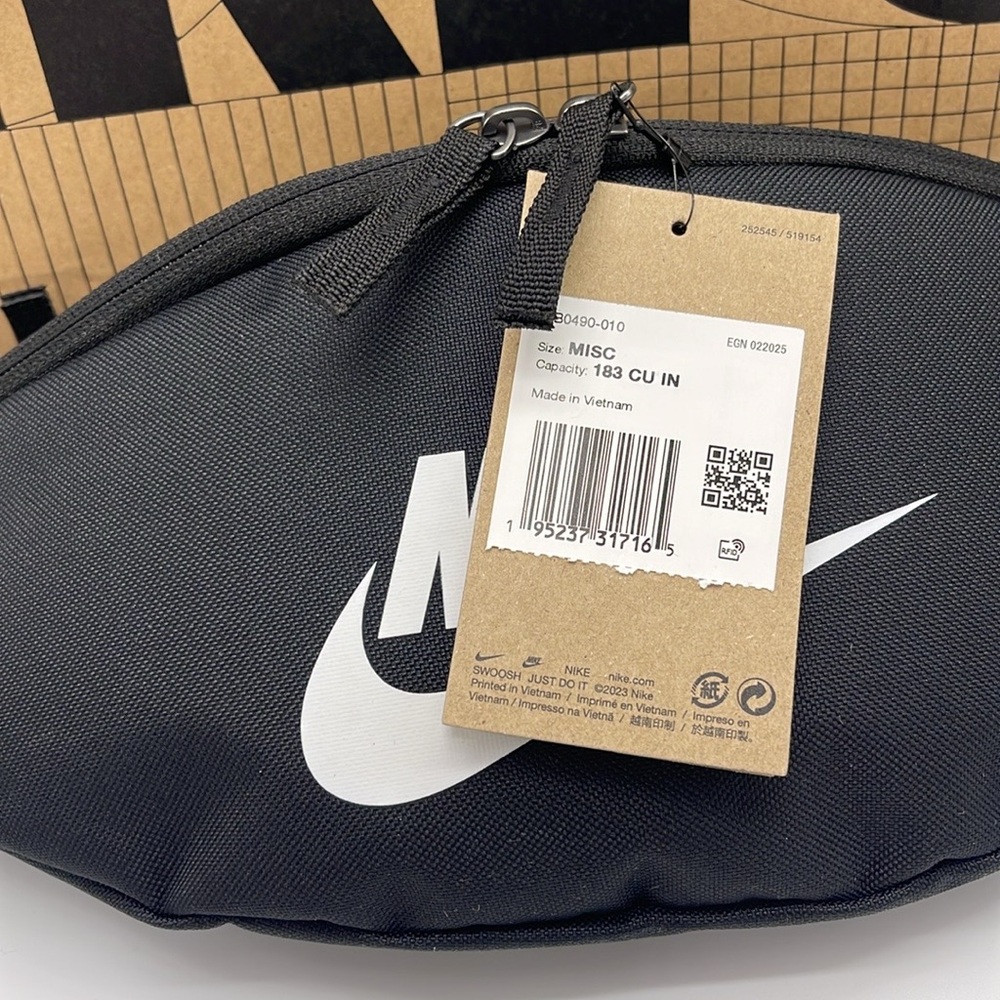 Nike Black Belt Bag Nike Heritage Waistpack (3L) & Fanny Pack
Black 
NWT - Picture 4 of 16